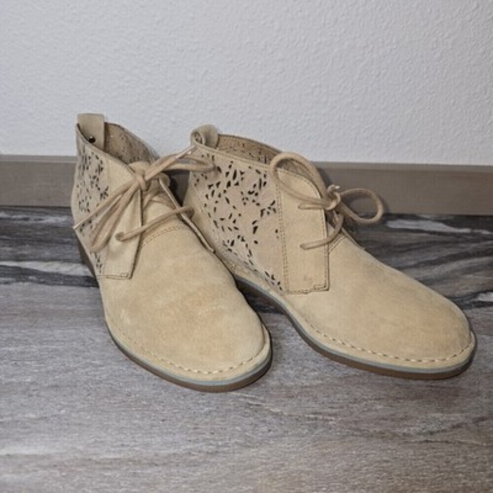 Hush Puppies Women’s Suede Ankle Booties Size 7 Beige Lace-Up Perforated Comfort